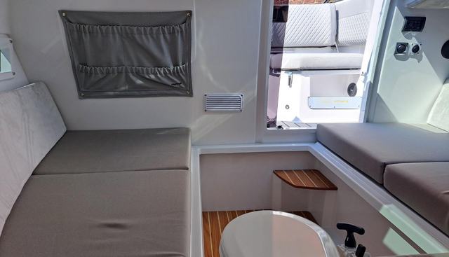 F650 yacht for sale 44