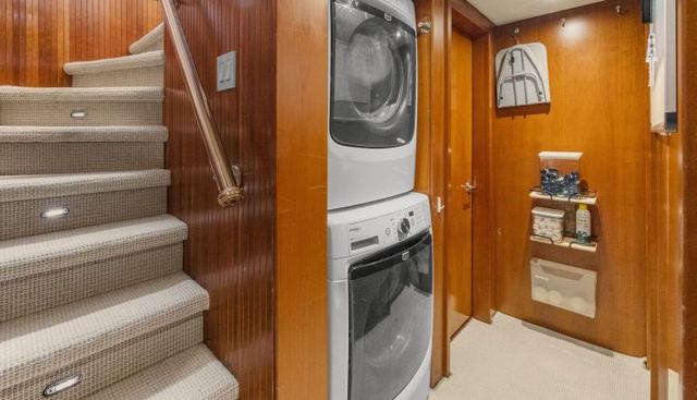 DIRT POOR yacht for sale 79