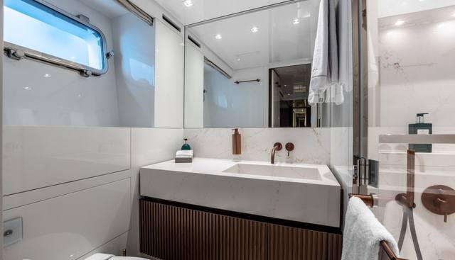 ICE OF LONDON yacht for sale 34