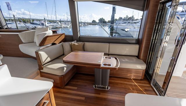 F58015 yacht for sale 24