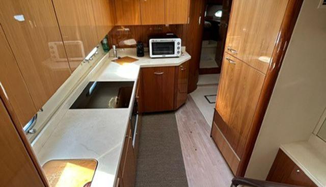 CHAMPAGNE yacht for sale 14