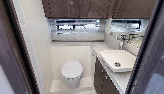 425HTS-074 yacht for sale 112
