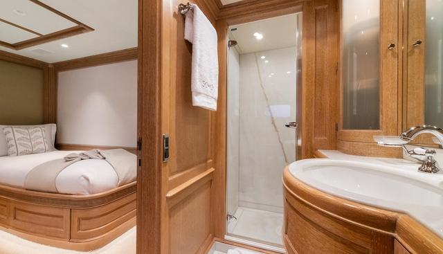 SOHO yacht for sale 29