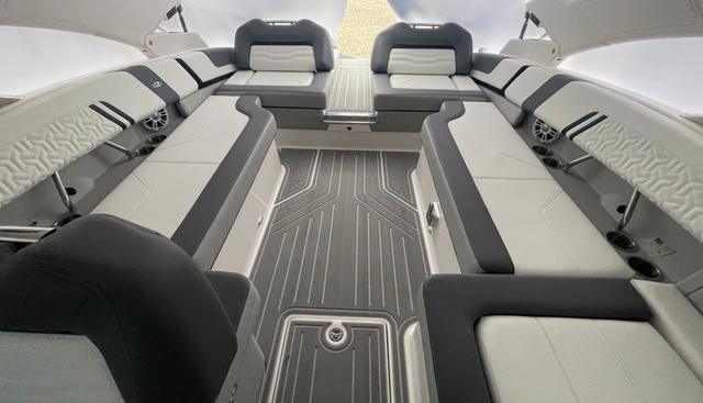 Regal LS9 yacht for sale 8