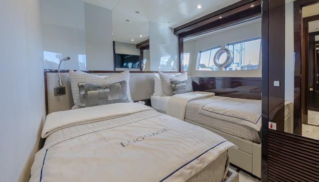 REUNION yacht for sale 40