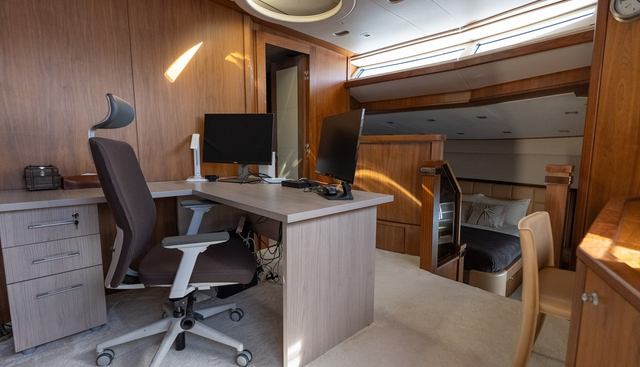 ROUND MIDNIGHT yacht for sale 40