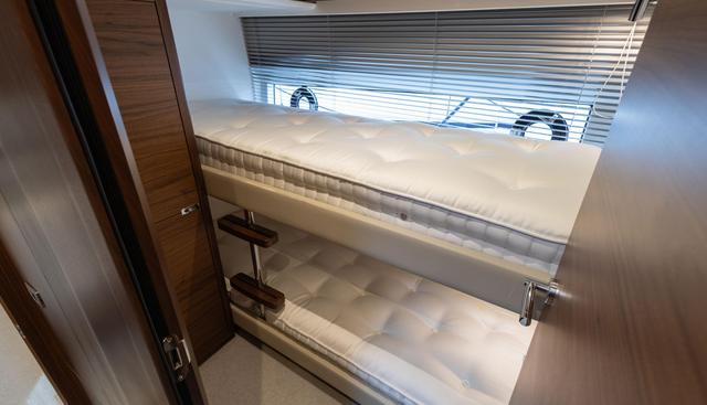 F65042 yacht for sale 37