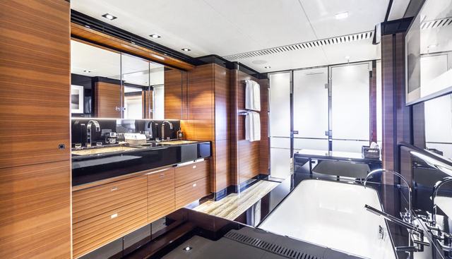 Daisy D yacht for sale 10