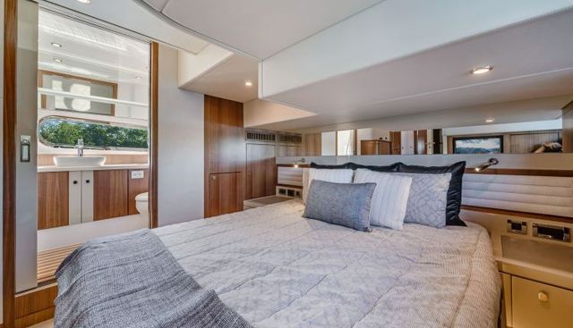 54 DAYBRIDGE yacht for sale 25