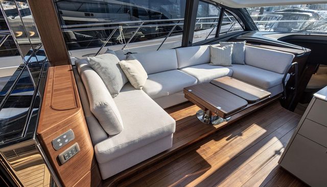 V55132 yacht for sale 28