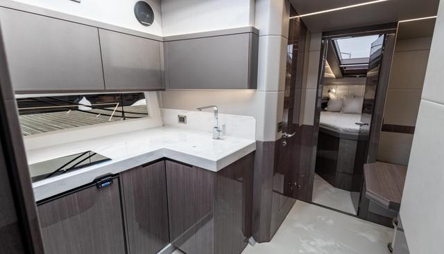 425HTS-074 yacht for sale 15