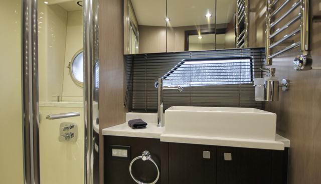 V yacht for sale 35
