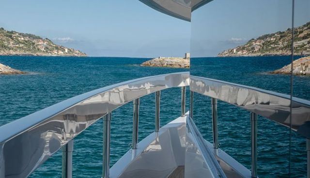 FERRETTI INFYNITO 90 yacht for sale 15