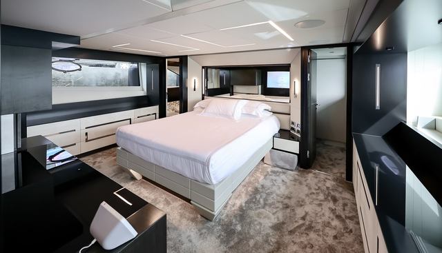 QUEEN B SPORT yacht for sale 14