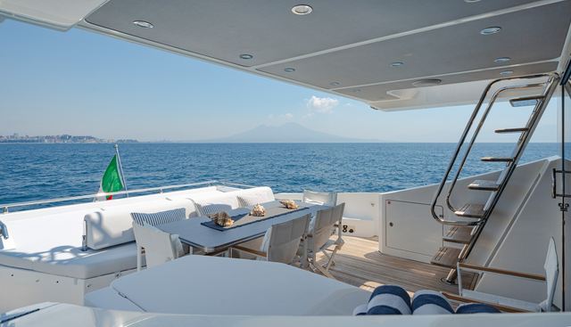 JR 28 yacht for sale 33