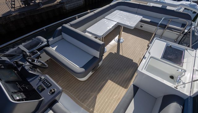 GN440FLY-016 yacht for sale 123