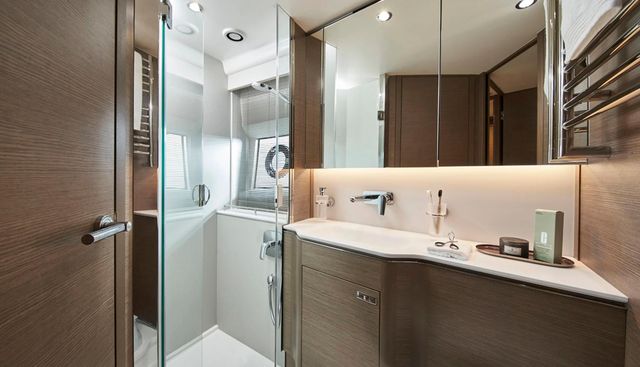 V55132 yacht for sale 22