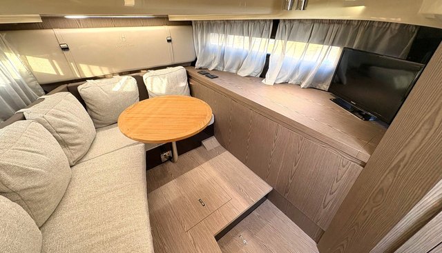 320GT yacht for sale 22