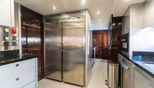 KING POWER yacht for sale 29