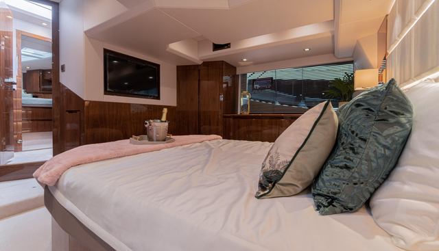 ALLOUISE yacht for sale 37