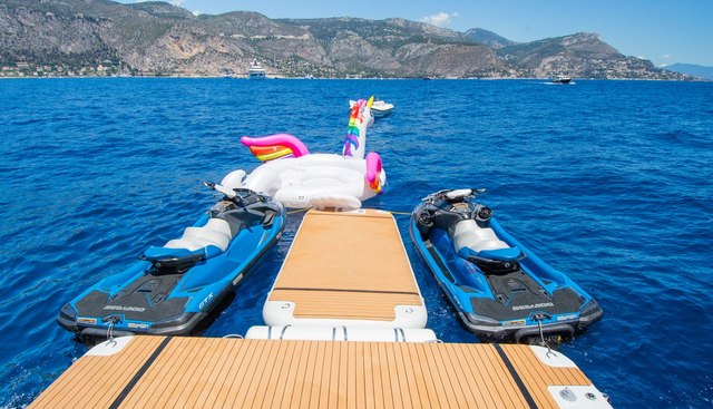 THE WELLESLEY yacht for sale 40