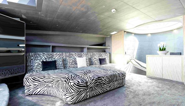 AQUILA yacht for sale 28