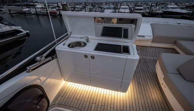Tricky III yacht for sale 94
