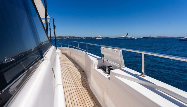 QUEEN J III yacht for sale 44