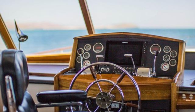 New School yacht for sale 12