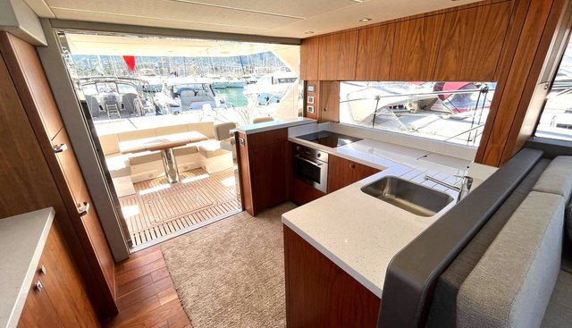 MANHATTAN 52 yacht for sale 12