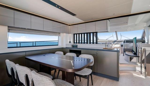 MANHATTAN 68 yacht for sale 14