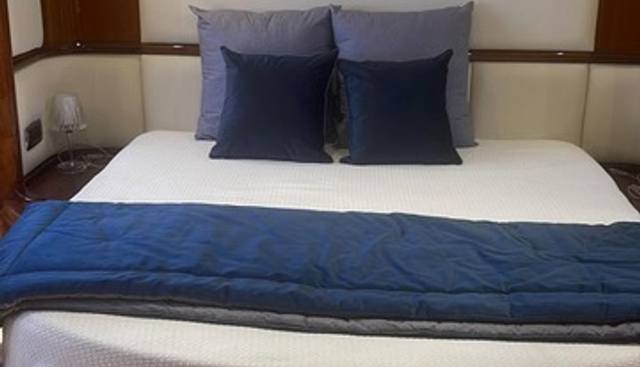 Azimut 80 yacht for sale 23