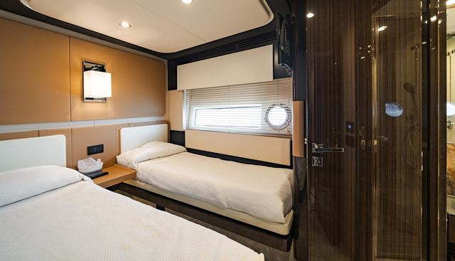 JR 28 yacht for sale 24