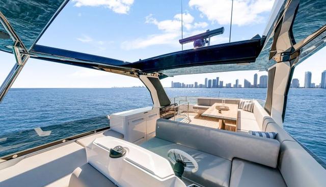 MANHATTAN 68 yacht for sale 40