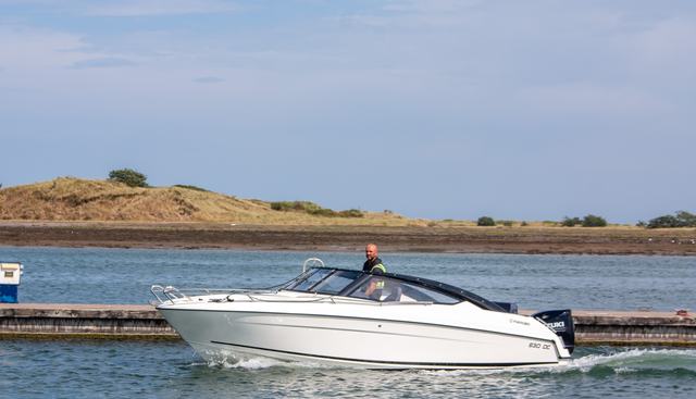 Parker 630 DC yacht for sale 4
