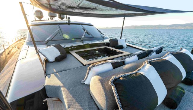 AQUILA yacht for sale 9