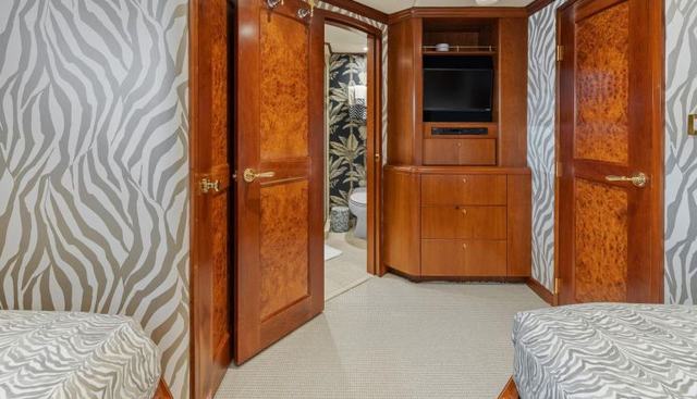 DIRT POOR yacht for sale 75