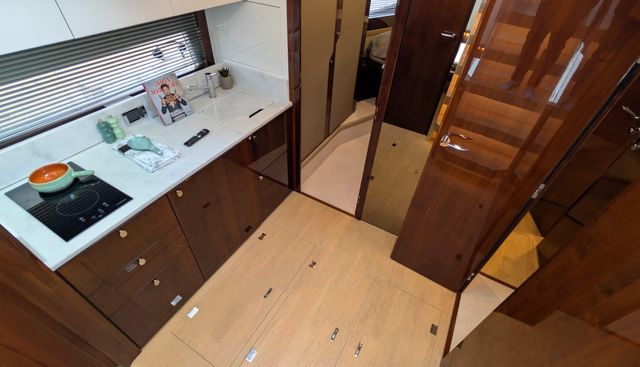 Tender Garage & Hi/Lo Swimplatform yacht for sale 22