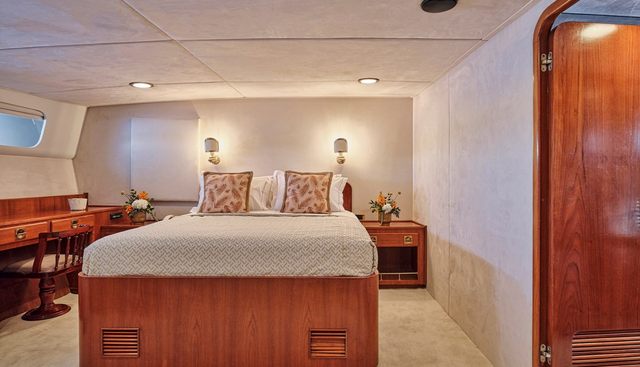 MADAME THELMA yacht for sale 37
