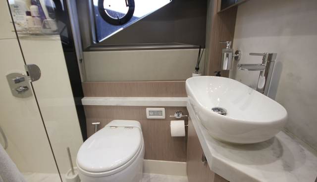 SUZY Q yacht for sale 37