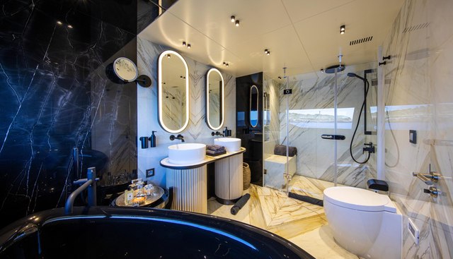 37XP-17 yacht for sale 57