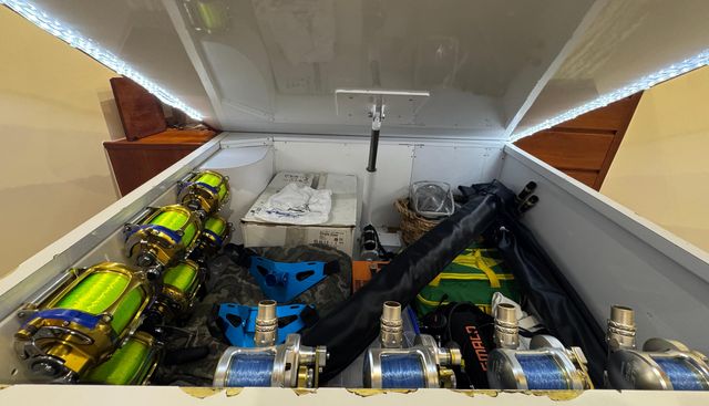 PIER PRESSURE yacht for sale 40