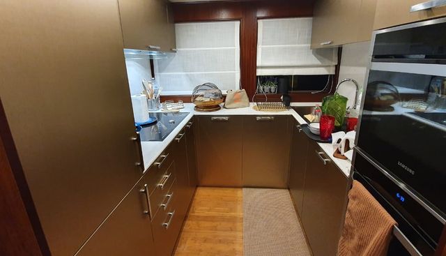 MARILOAN FENIC II yacht for sale 8