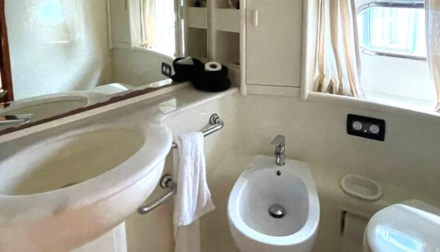 F620 yacht for sale 19