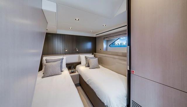 MANHATTAN 68 yacht for sale 34