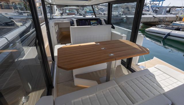 340GTWA-179 yacht for sale 22