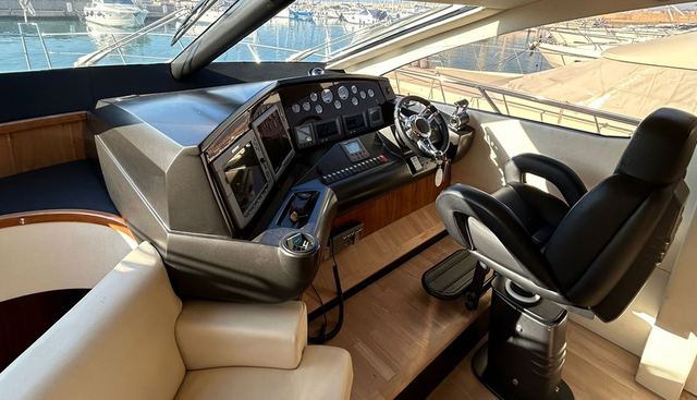 CHAMPAGNE yacht for sale 13