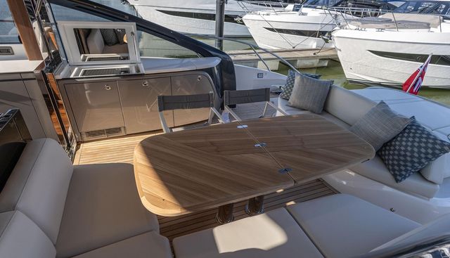 V55132 yacht for sale 23