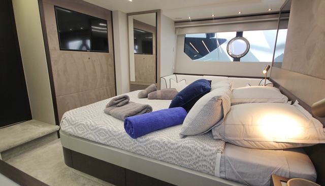 V yacht for sale 34