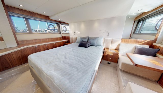 MANHATTAN 52 yacht for sale 15